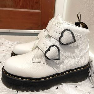 Doc Marten’s Devon Heart White woman’s size 9!
